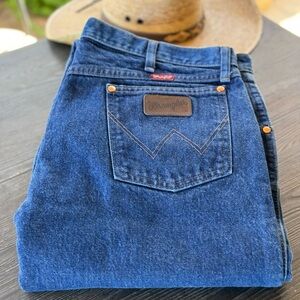 SZ: Alt. 38x30 WRANGLER COWBOY CUT RELAXED FIT PRE-WASHED, Otherwise like new